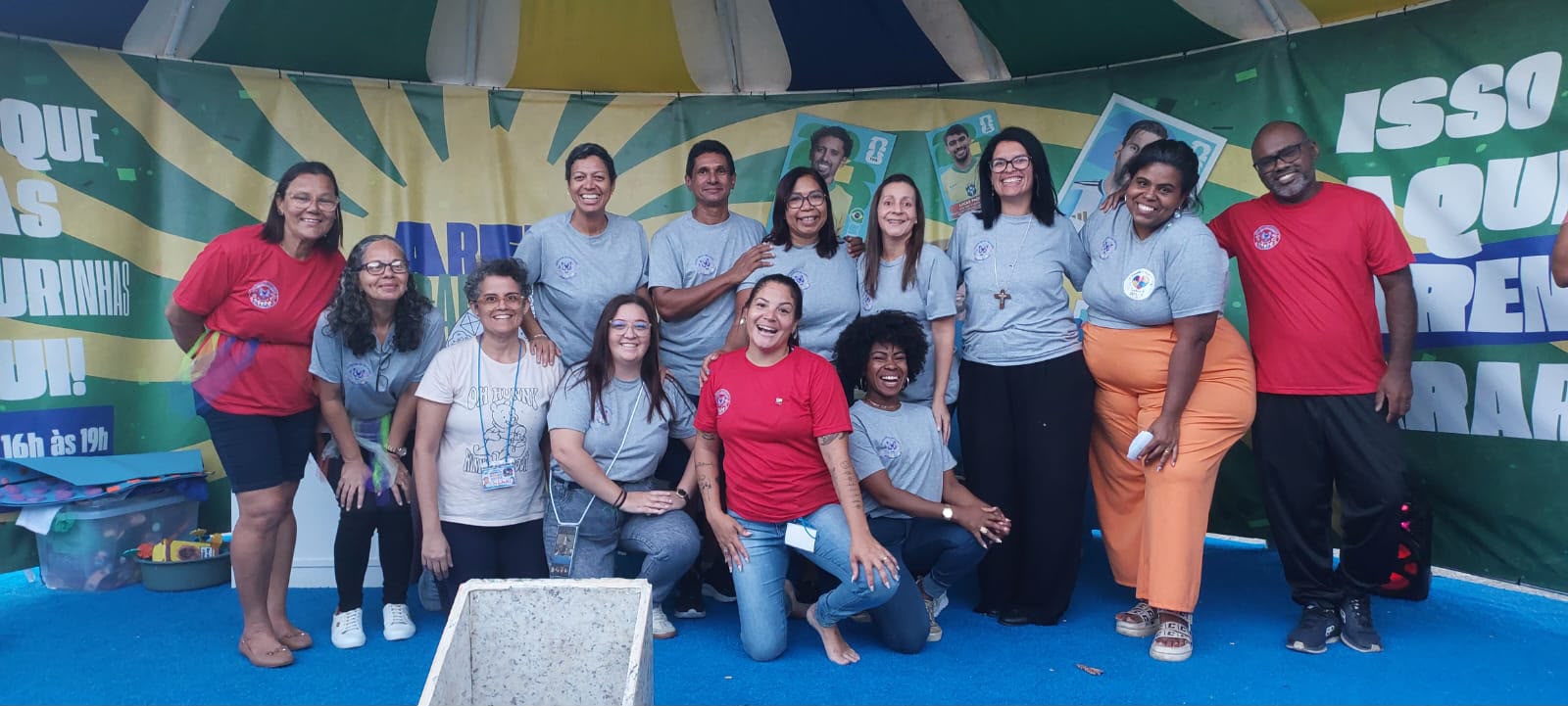 Equipe da Patrulha da Inclusão reunida em atividade comunitária